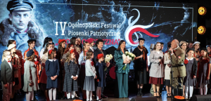 IV OGÓLNOPOLSKI FESTIWAL PIOSENKI PATRIOTYCZNEJ „MOJA OJCZYZNA” – RZESZÓW 2025. Gość honorowy JACEK WÓJCICKI
